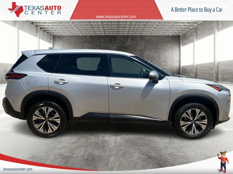Nissan Rogue Vehicle Full-screen Gallery Image 4