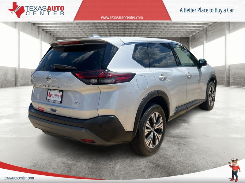 Nissan Rogue Vehicle Full-screen Gallery Image 7