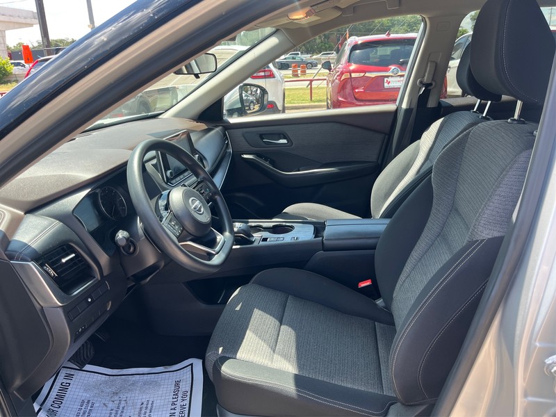 Nissan Rogue Vehicle Full-screen Gallery Image 9