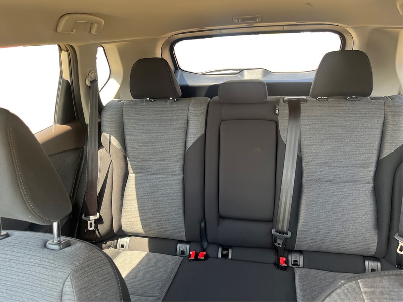 Nissan Rogue Vehicle Full-screen Gallery Image 13