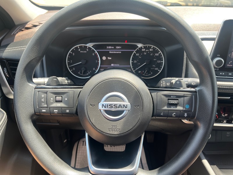 Nissan Rogue Vehicle Full-screen Gallery Image 14