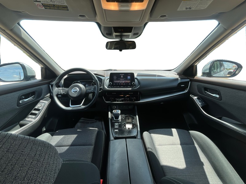 Nissan Rogue Vehicle Full-screen Gallery Image 16