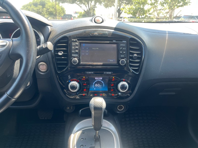 Nissan JUKE Vehicle Full-screen Gallery Image 12