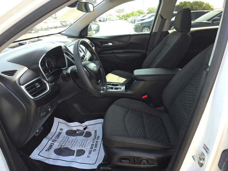 Chevrolet Equinox Vehicle Full-screen Gallery Image 9