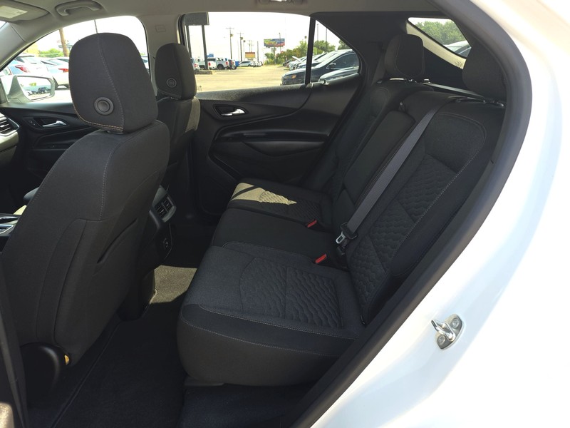 Chevrolet Equinox Vehicle Full-screen Gallery Image 10