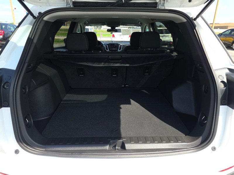 Chevrolet Equinox Vehicle Full-screen Gallery Image 11