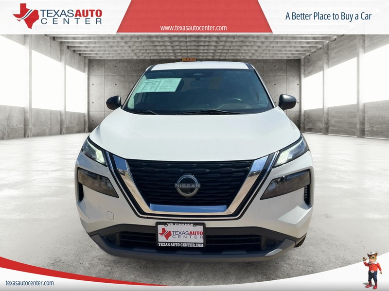 Nissan Rogue Vehicle Full-screen Gallery Image 3