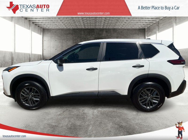 Nissan Rogue Vehicle Full-screen Gallery Image 5