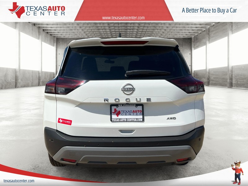 Nissan Rogue Vehicle Full-screen Gallery Image 6