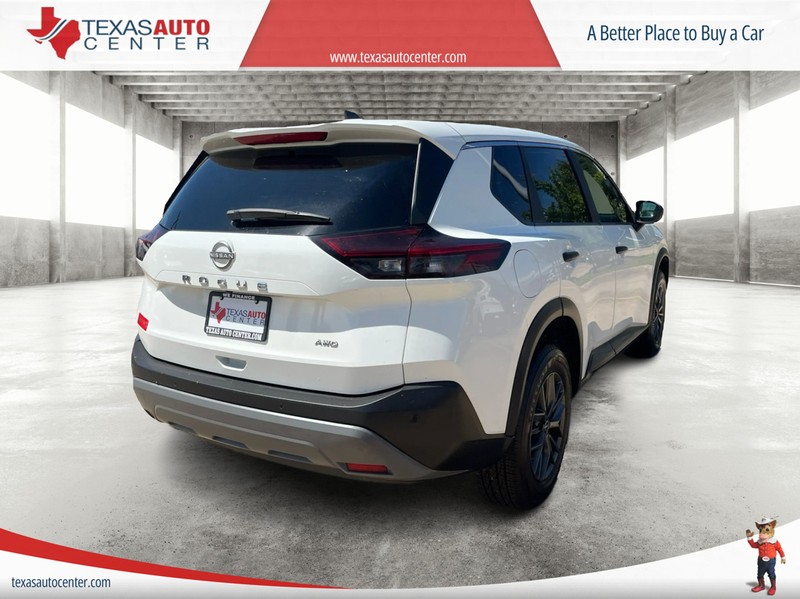 Nissan Rogue Vehicle Full-screen Gallery Image 7