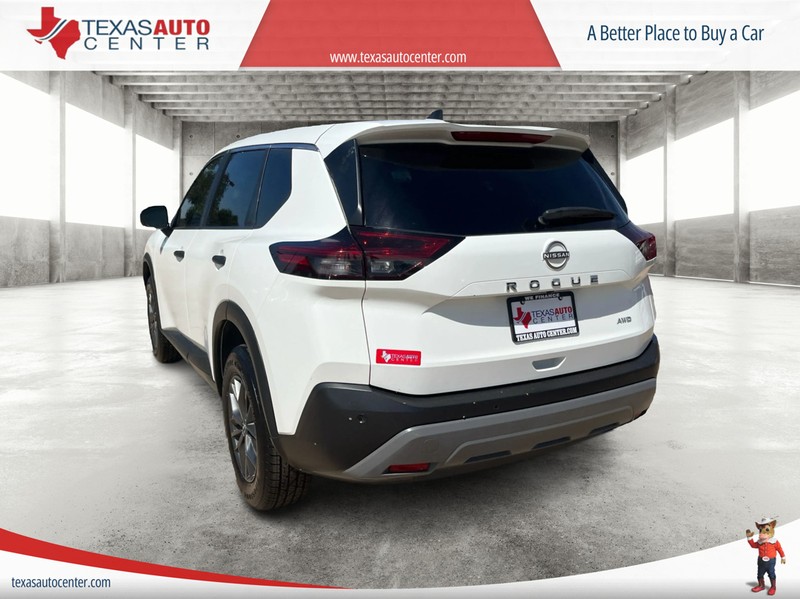 Nissan Rogue Vehicle Full-screen Gallery Image 8
