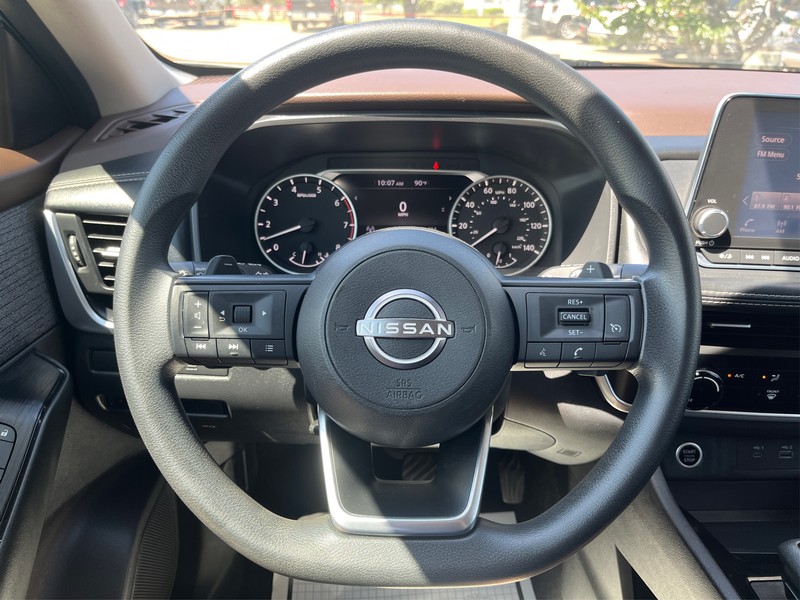 Nissan Rogue Vehicle Full-screen Gallery Image 14