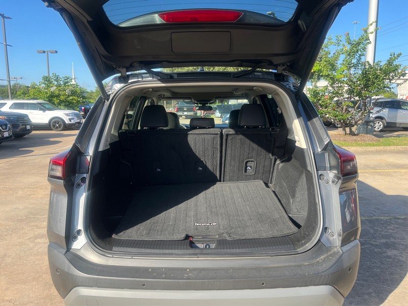 Nissan Rogue Vehicle Full-screen Gallery Image 11