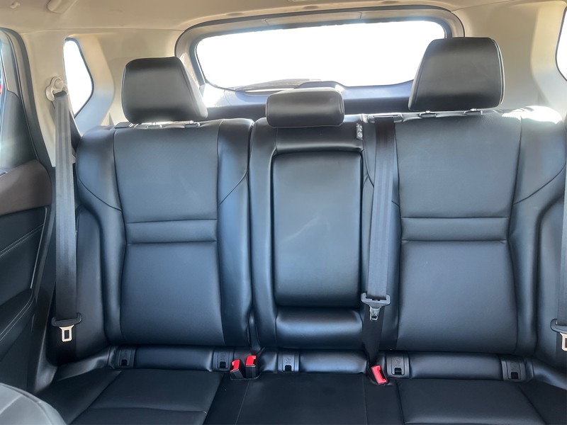 Nissan Rogue Vehicle Full-screen Gallery Image 13