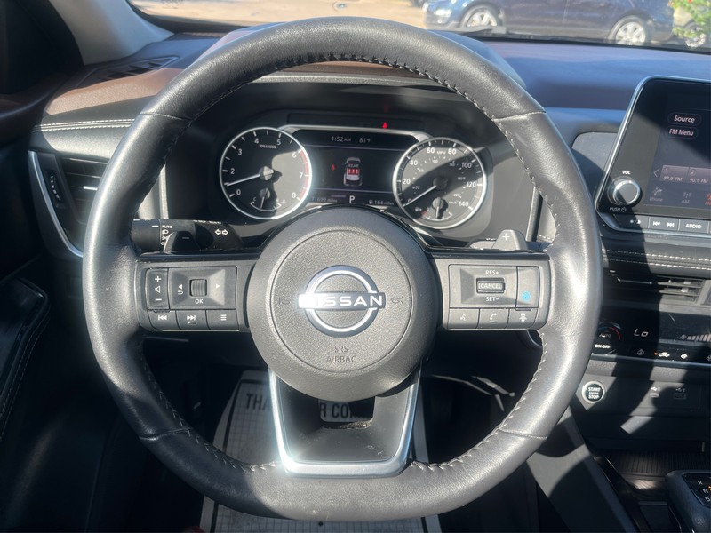 Nissan Rogue Vehicle Full-screen Gallery Image 14