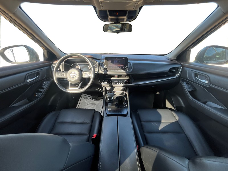 Nissan Rogue Vehicle Full-screen Gallery Image 15