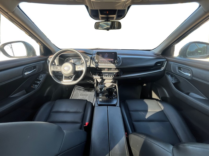 Nissan Rogue Vehicle Full-screen Gallery Image 16