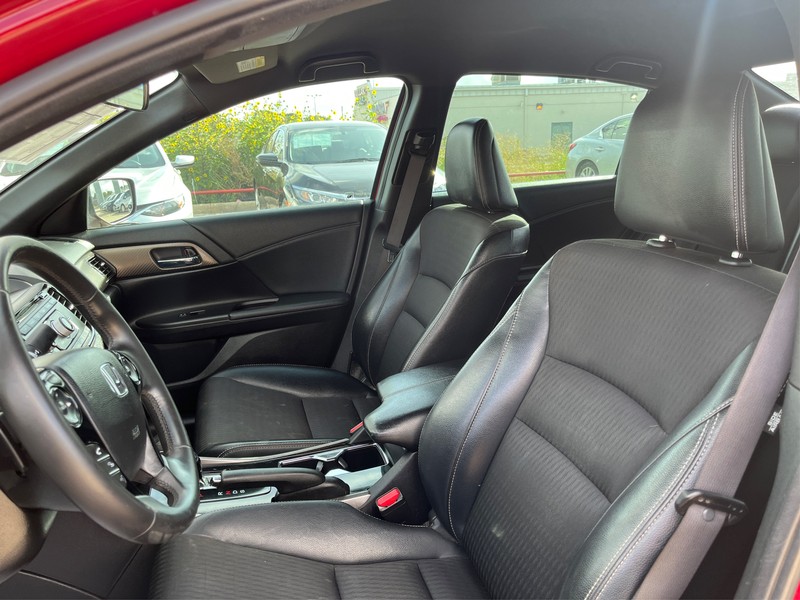 Honda Accord Sedan Vehicle Full-screen Gallery Image 9