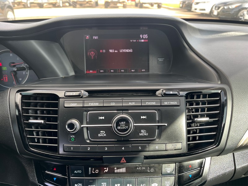 Honda Accord Sedan Vehicle Full-screen Gallery Image 12