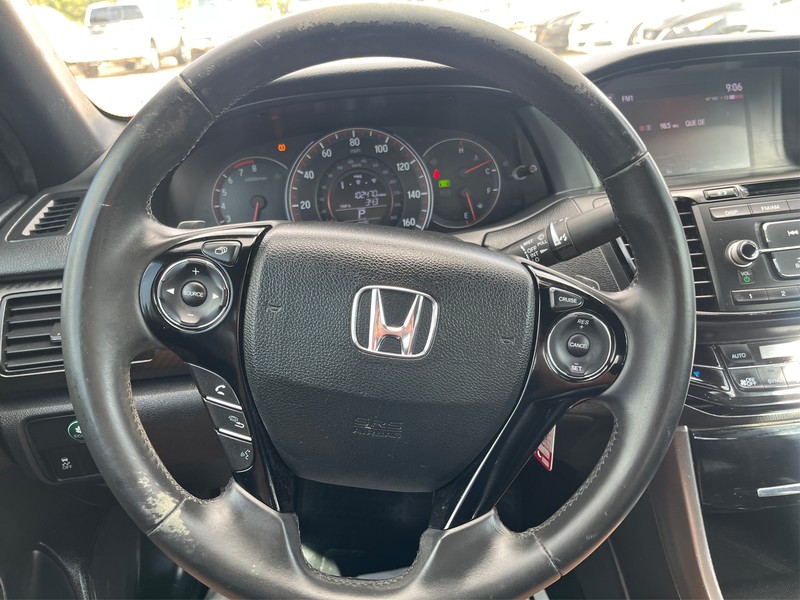 Honda Accord Sedan Vehicle Full-screen Gallery Image 14