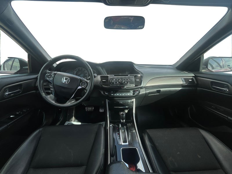 Honda Accord Sedan Vehicle Full-screen Gallery Image 15