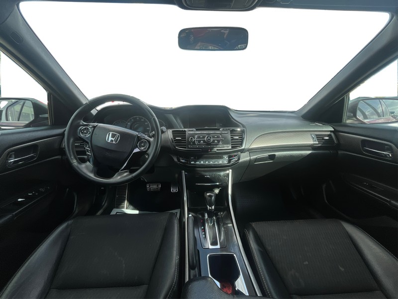 Honda Accord Sedan Vehicle Full-screen Gallery Image 16