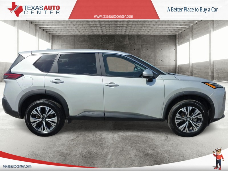 Nissan Rogue Vehicle Full-screen Gallery Image 4