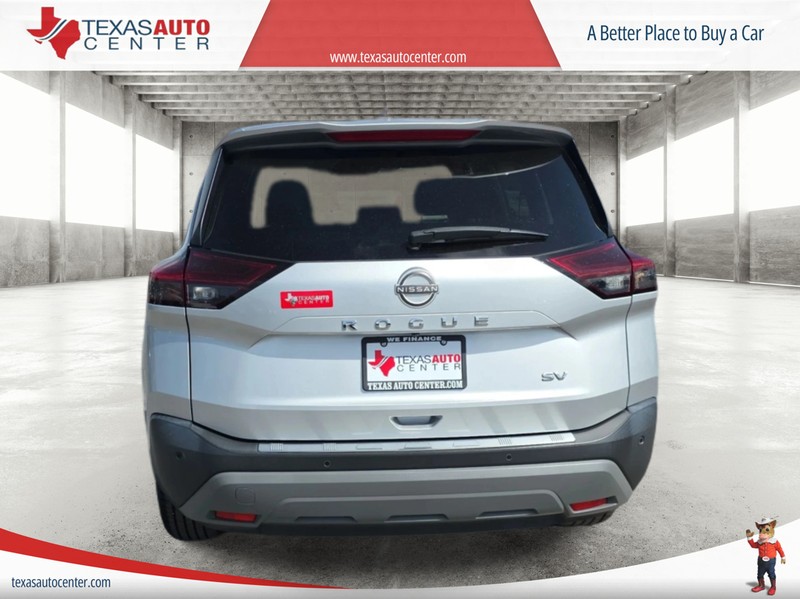 Nissan Rogue Vehicle Full-screen Gallery Image 6