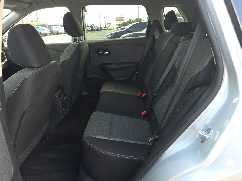 Nissan Rogue Vehicle Full-screen Gallery Image 10