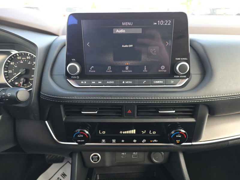 Nissan Rogue Vehicle Full-screen Gallery Image 12