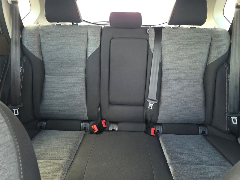 Nissan Rogue Vehicle Full-screen Gallery Image 13