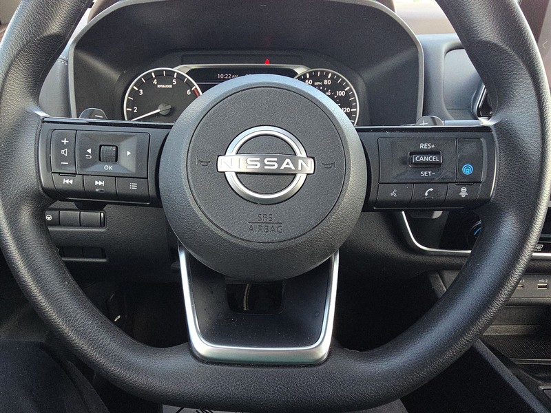Nissan Rogue Vehicle Full-screen Gallery Image 14