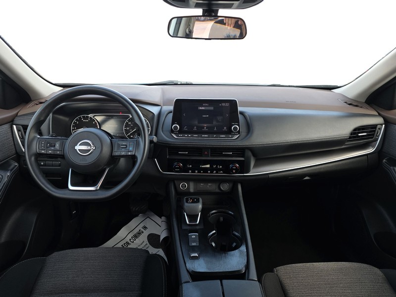 Nissan Rogue Vehicle Full-screen Gallery Image 16