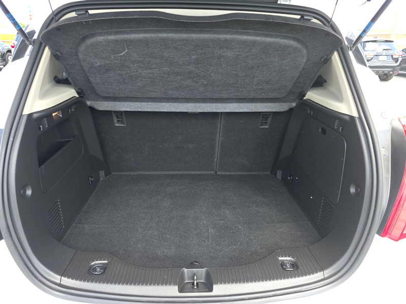 Buick Encore Vehicle Full-screen Gallery Image 11