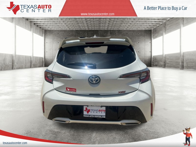 Toyota Corolla Hatchback Vehicle Full-screen Gallery Image 6