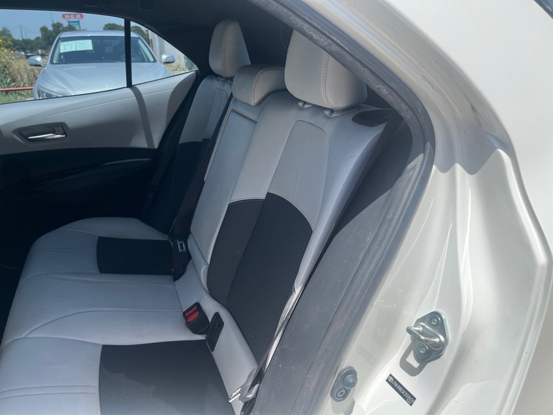 Toyota Corolla Hatchback Vehicle Full-screen Gallery Image 10