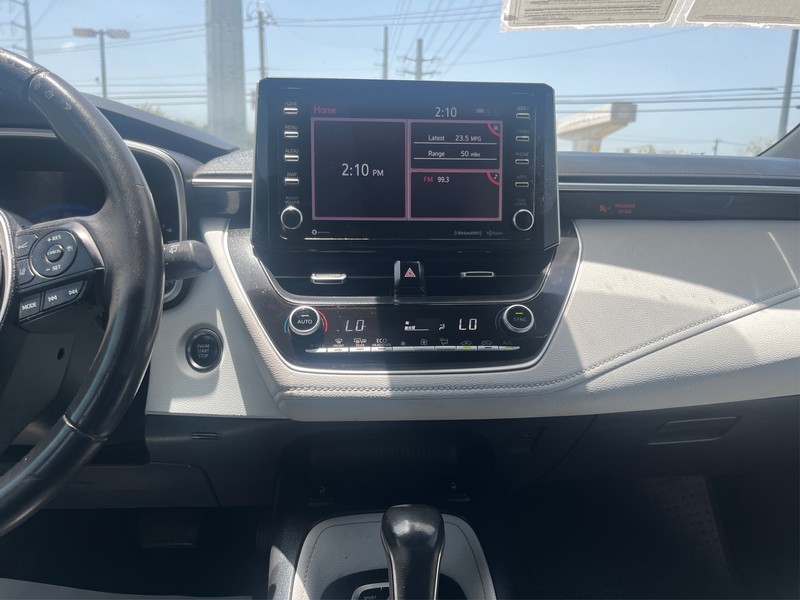 Toyota Corolla Hatchback Vehicle Full-screen Gallery Image 12