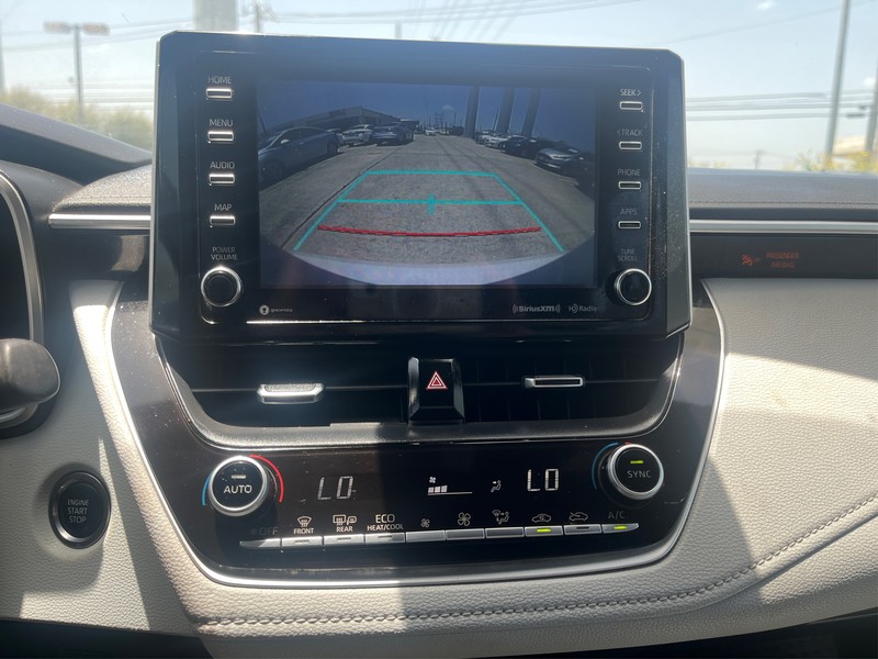 Toyota Corolla Hatchback Vehicle Full-screen Gallery Image 17