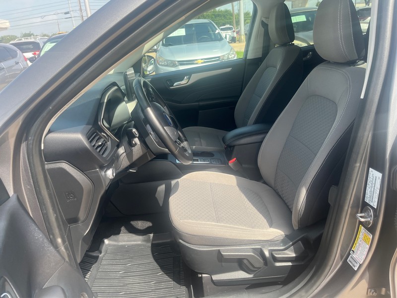 Ford Escape Vehicle Full-screen Gallery Image 9