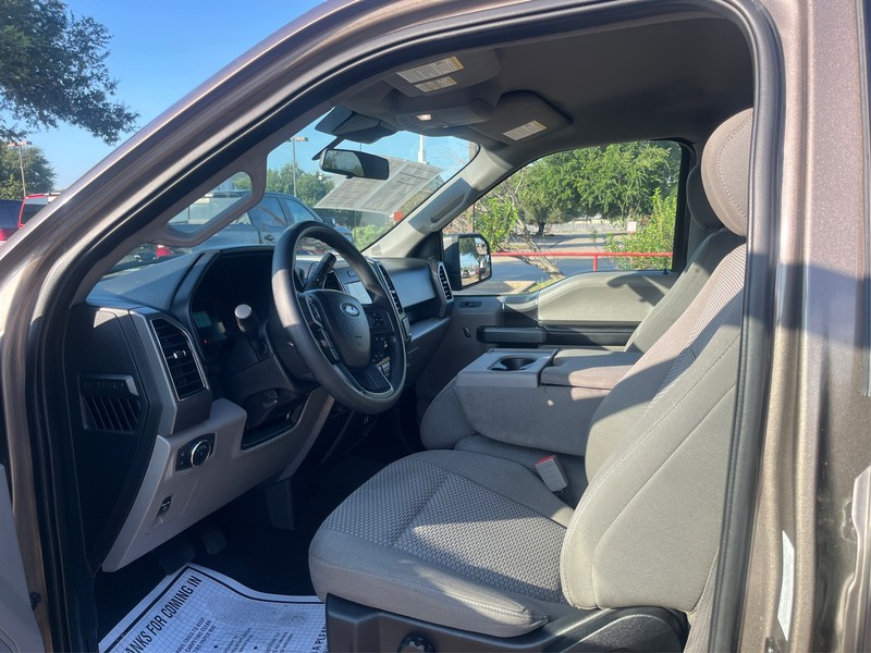 Ford F-150 Vehicle Full-screen Gallery Image 8