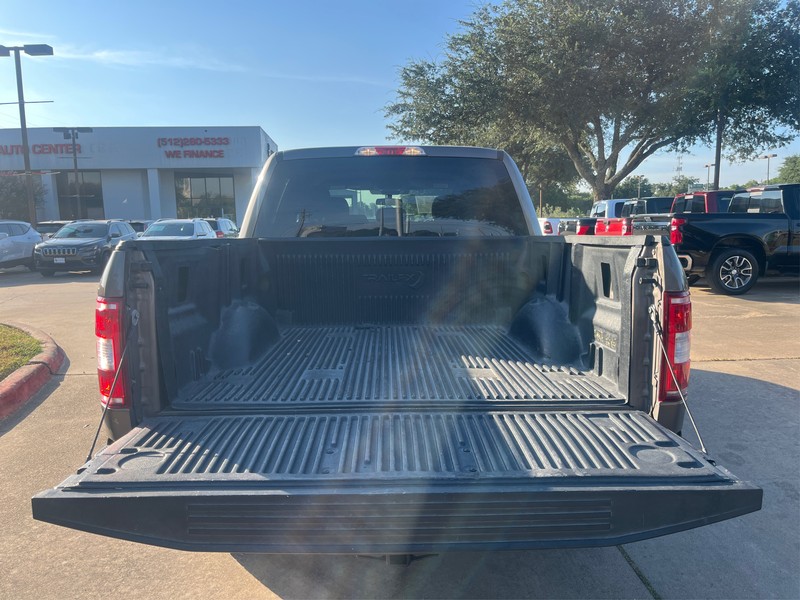 Ford F-150 Vehicle Full-screen Gallery Image 10