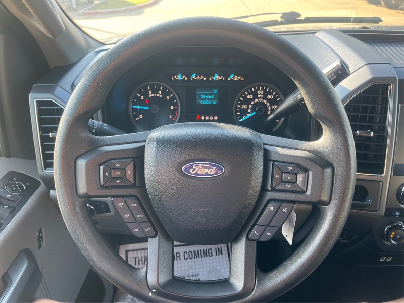 Ford F-150 Vehicle Full-screen Gallery Image 13