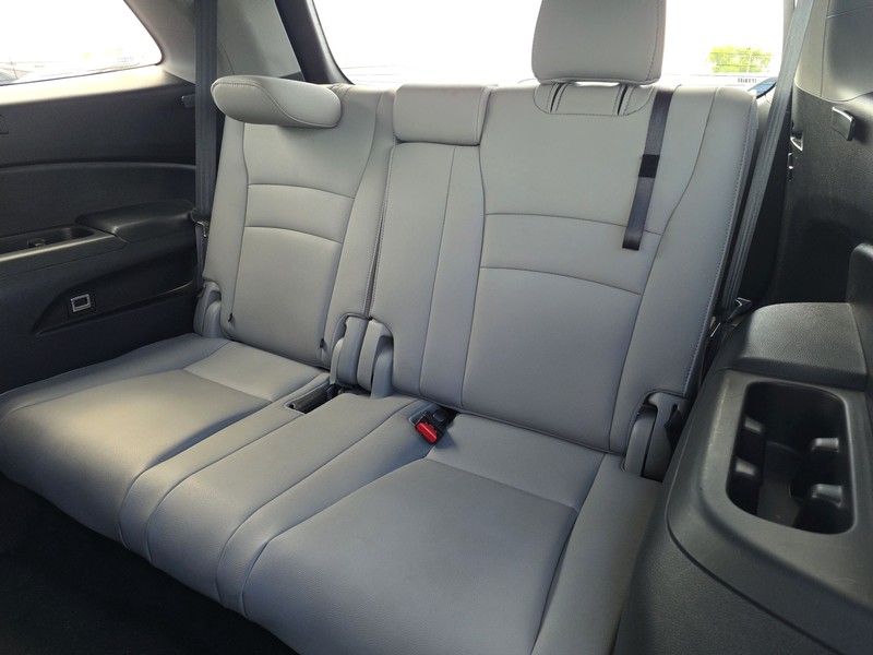 Honda Pilot Vehicle Full-screen Gallery Image 18