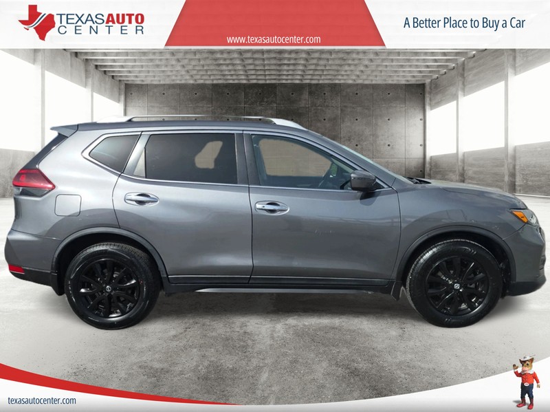 Nissan Rogue Vehicle Full-screen Gallery Image 4
