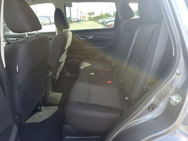 Nissan Rogue Vehicle Full-screen Gallery Image 10