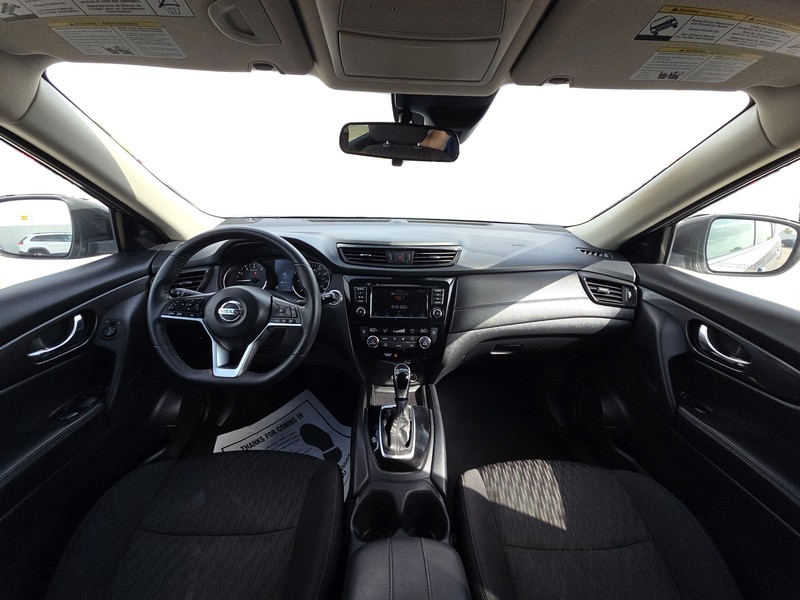 Nissan Rogue Vehicle Full-screen Gallery Image 15