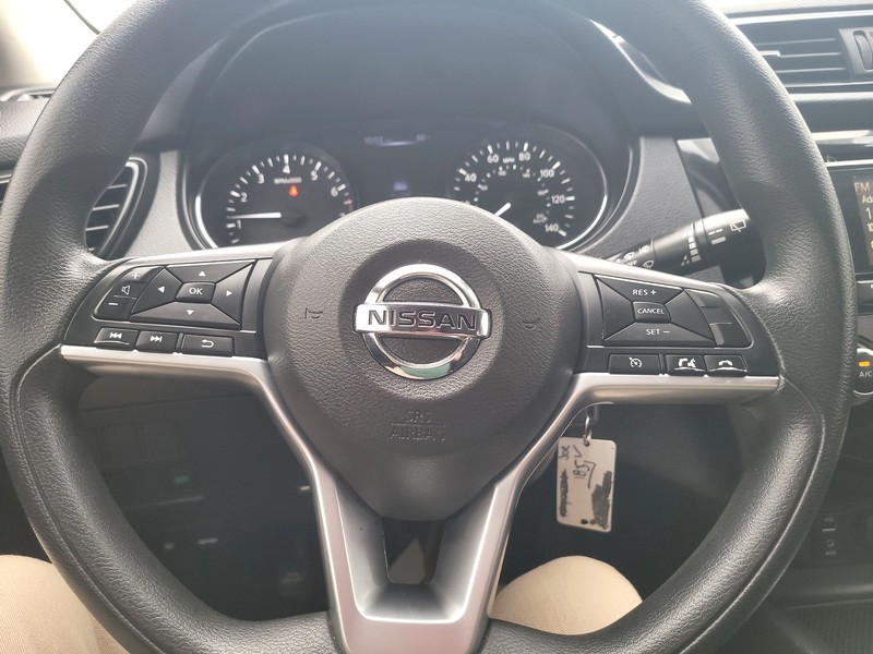 Nissan Rogue Sport Vehicle Full-screen Gallery Image 14
