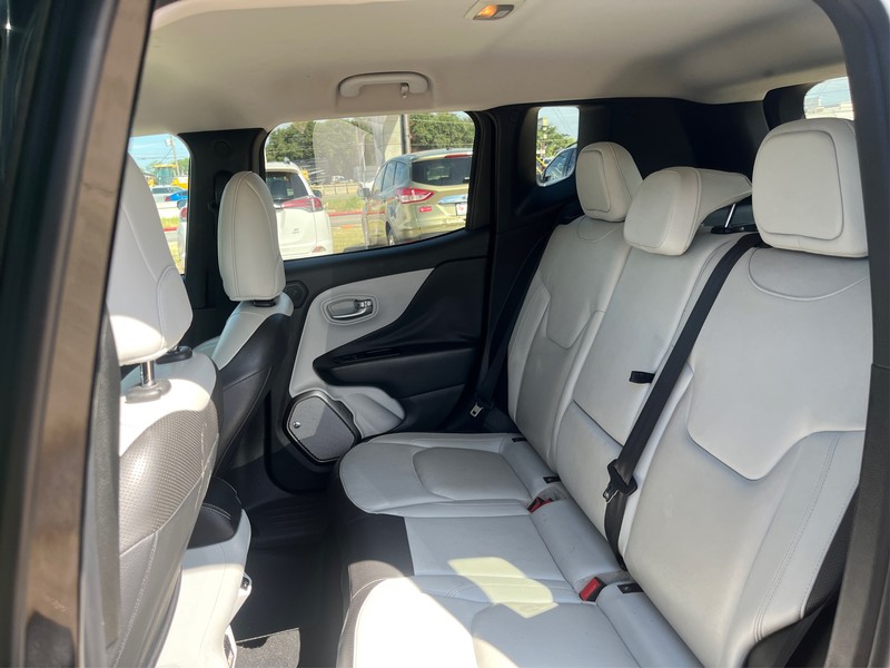 Jeep Renegade Vehicle Full-screen Gallery Image 9