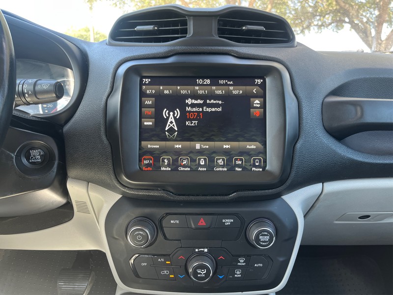 Jeep Renegade Vehicle Full-screen Gallery Image 11