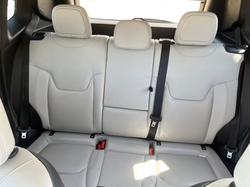 Jeep Renegade Vehicle Full-screen Gallery Image 12